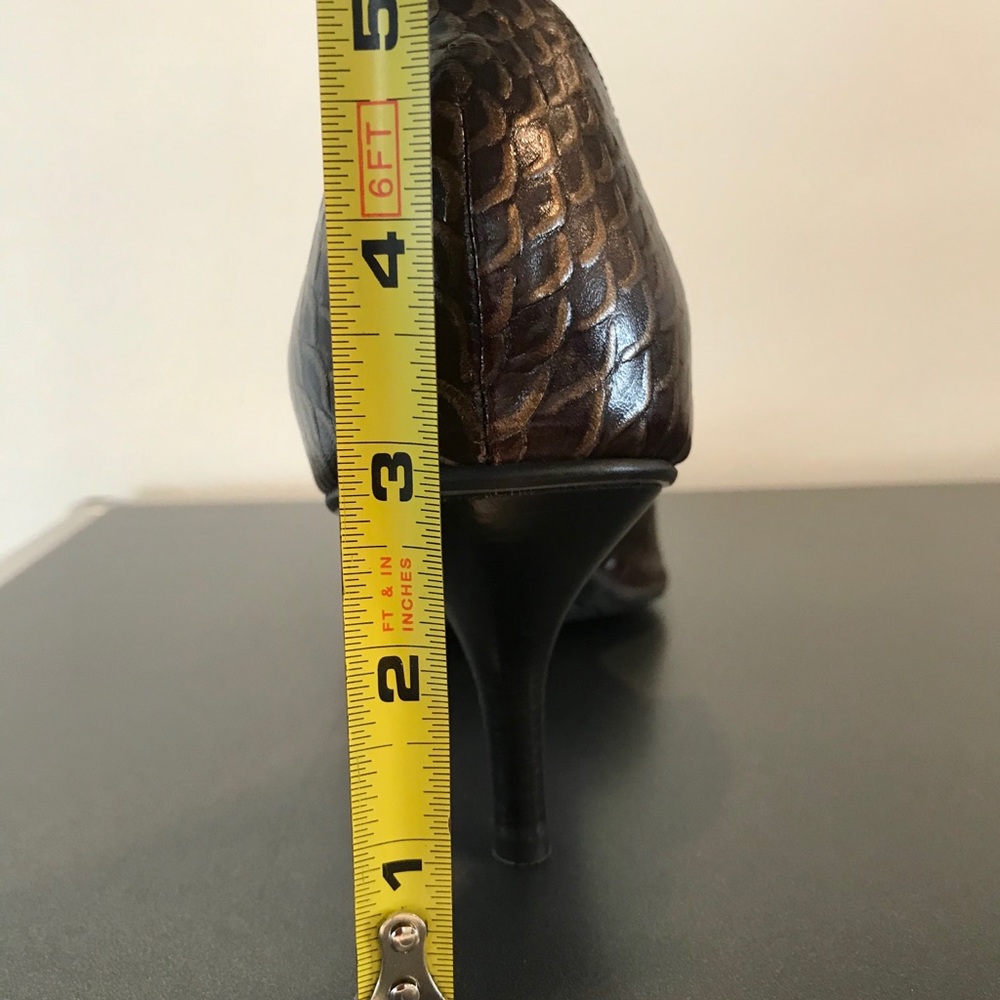 Kenneth Cole Pumps (Mid Heel Height) - Picture 8 of 8